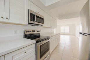 1017 NW 30th Ct, Unit 1 in Wilton Manors, FL - Building Photo