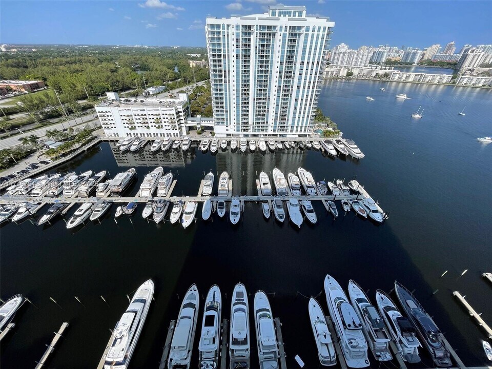 17301 Biscayne Blvd, Unit # 208 in Aventura, FL - Building Photo