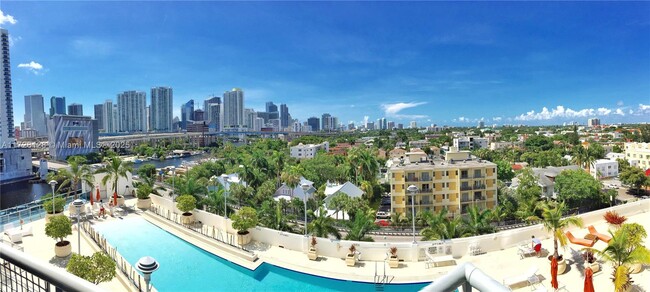 10 SW South River Dr, Unit 1211 in Miami, FL - Foto de edificio - Building Photo