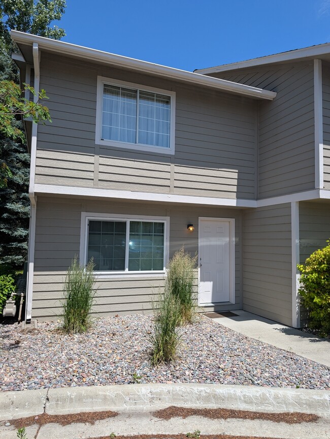 property at 2805 Lowridge Ct