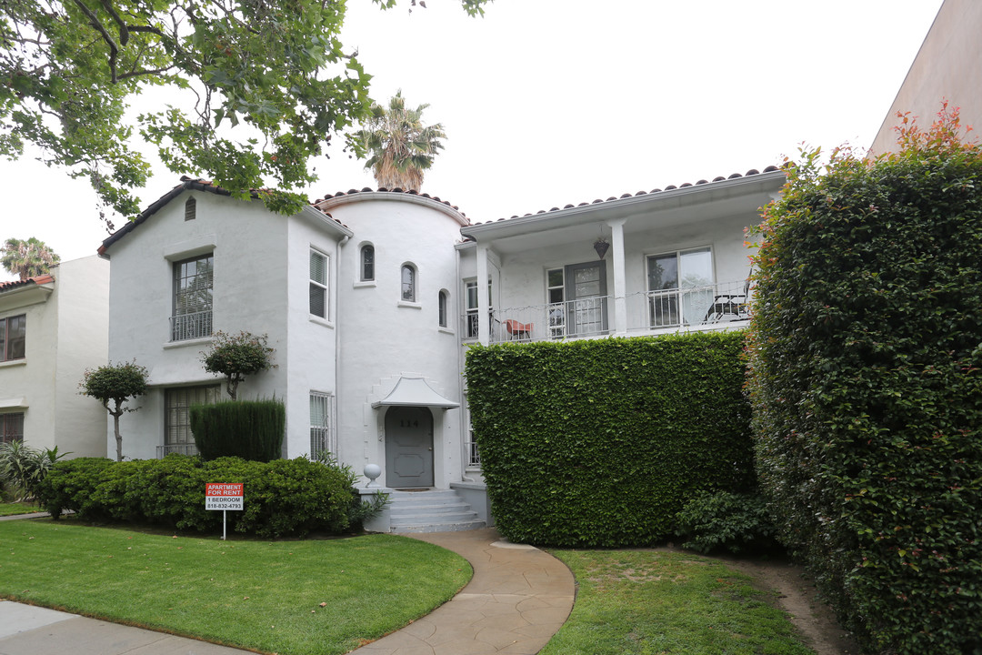 114 N Almont Dr in Beverly Hills, CA - Building Photo