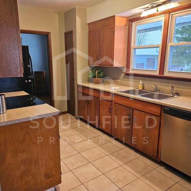 5881 Elm St in Milford, OH - Building Photo - Building Photo