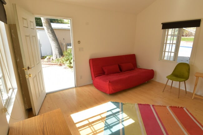 1710 Oakwood St, Unit Guesthouse in Pasadena, CA - Foto de edificio - Building Photo