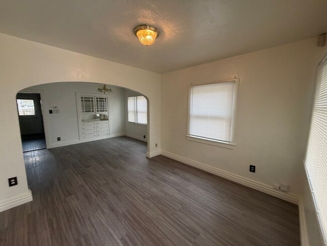 226 W Bush St in Hanford, CA - Building Photo - Building Photo