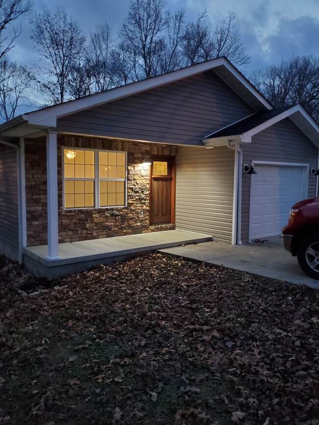 property at 40 Kaylee Ln