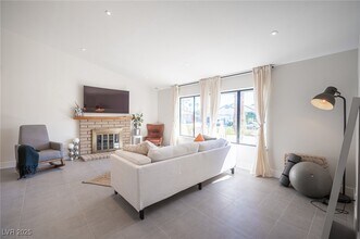 6146 Peppermill Dr in Las Vegas, NV - Building Photo - Building Photo