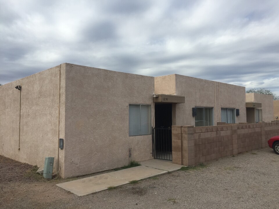 1251 East Halcyon Road in Tucson, AZ - Building Photo