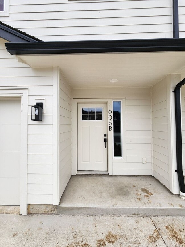 1006 Peach Rd in Winlock, WA - Building Photo - Building Photo