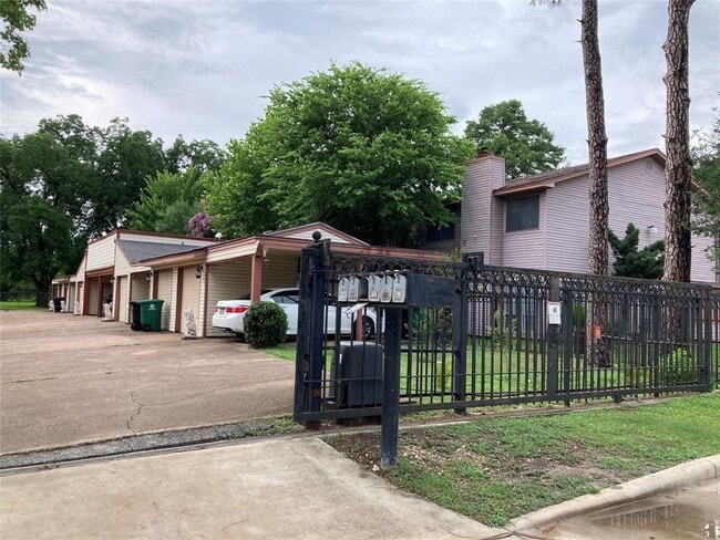 property at 1839 Sherwood Forest St