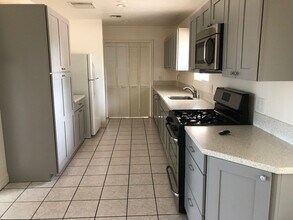 58013 Ivanhoe Dr in Yucca Valley, CA - Building Photo - Building Photo