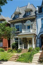 3671 Russell Blvd, Unit 3671 2F in St. Louis, MO - Building Photo - Building Photo