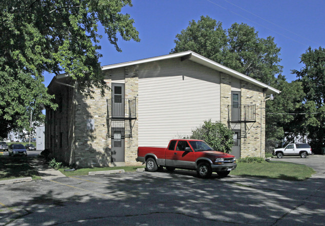 764 McKinley Ave in Hartford, WI - Foto de edificio - Building Photo