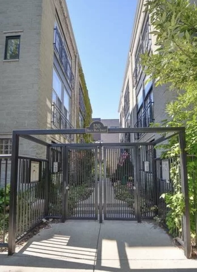 property at 530 N Wood St