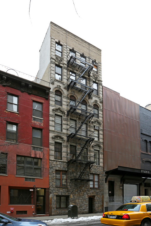 229 W 26th St in New York, NY - Building Photo