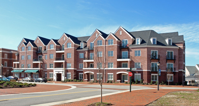 Bennington on the Park in Williamsburg, VA - Building Photo - Building Photo