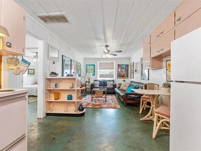 1604 58th St S in Gulfport, FL - Foto de edificio - Building Photo