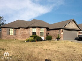 431 Carlson St in Centerton, AR - Building Photo