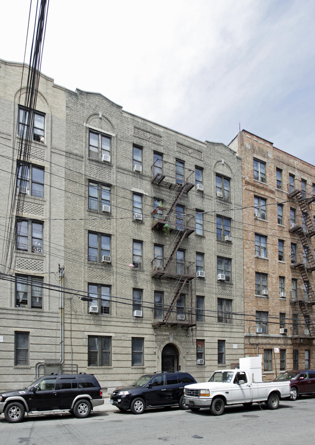 3035 Wallace Ave in Bronx, NY - Foto de edificio - Building Photo