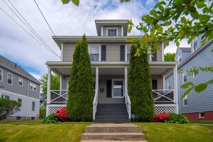 621-623 Washington Ave in Portland, ME - Building Photo