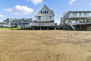 62 Cosey Beach Ave in East Haven, CT - Building Photo