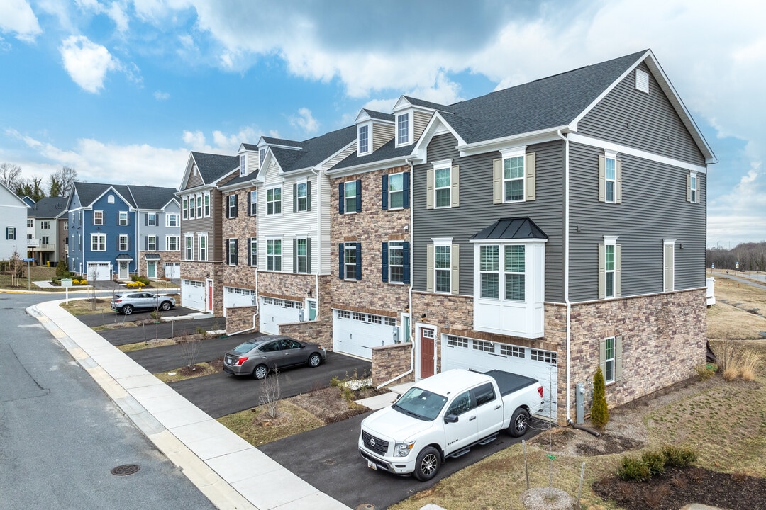 Cedar Hill Townhomes in Brooklyn Park, MD - Building Photo