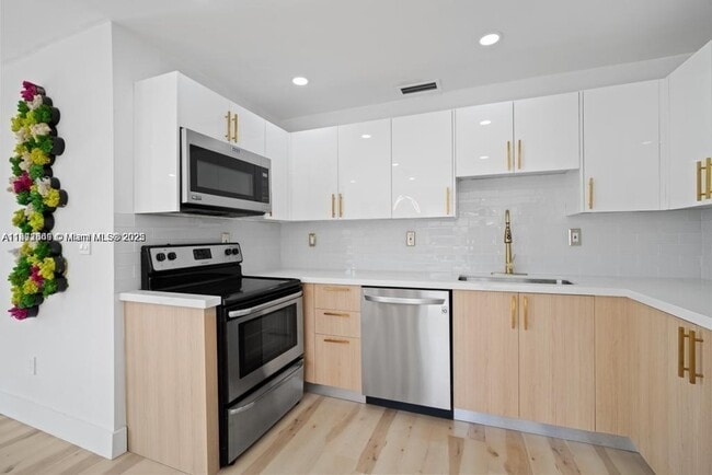 1523 NE 148th St in Miami, FL - Building Photo - Building Photo