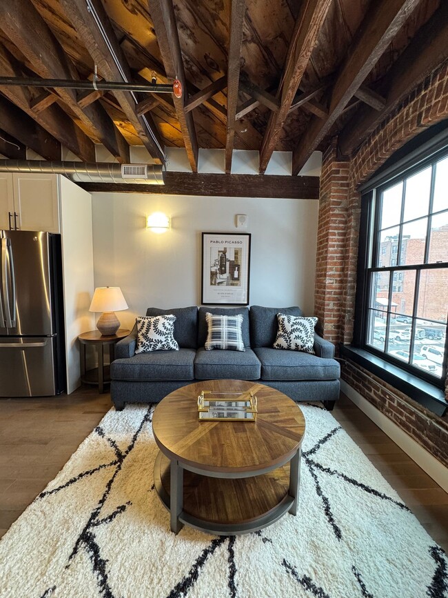 123 Hotel St