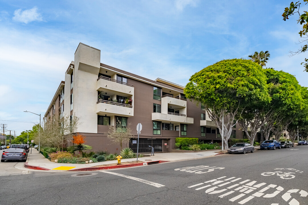 Highland Creek in West Hollywood, CA - Building Photo