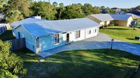 2413 SE Whitehorse St in Port St. Lucie, FL - Foto de edificio - Building Photo