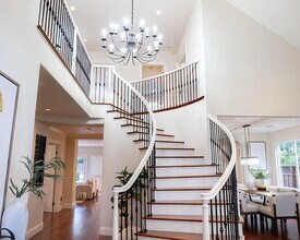 2124 Oakley Ave in Menlo Park, CA - Foto de edificio - Building Photo