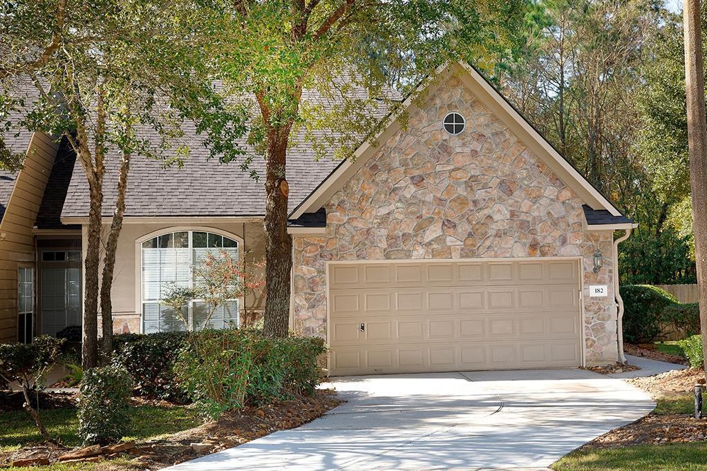 182 N Valley Oaks Cir in Spring, TX - Building Photo