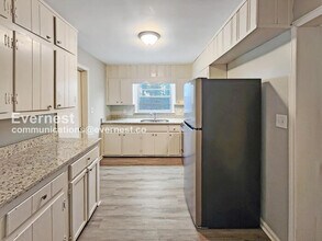 1964 Laurel Ln in Decatur, GA - Building Photo - Building Photo
