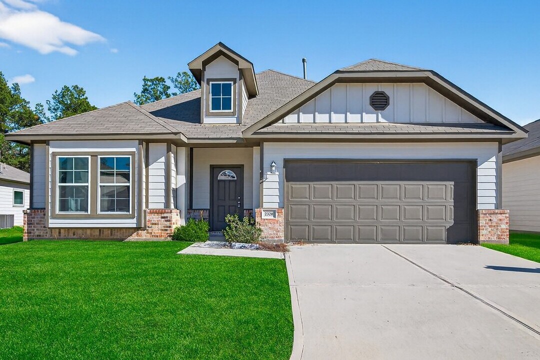 2320 Cedar Pl Dr in Conroe, TX - Building Photo