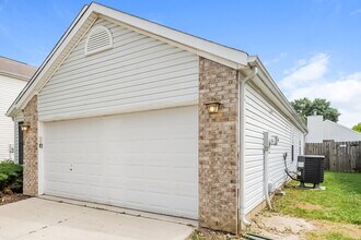 11611 Signet Ln in Indianapolis, IN - Foto de edificio - Building Photo