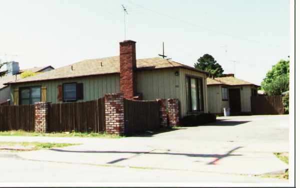 975-977 8th Ave in Redwood City, CA - Building Photo - Building Photo