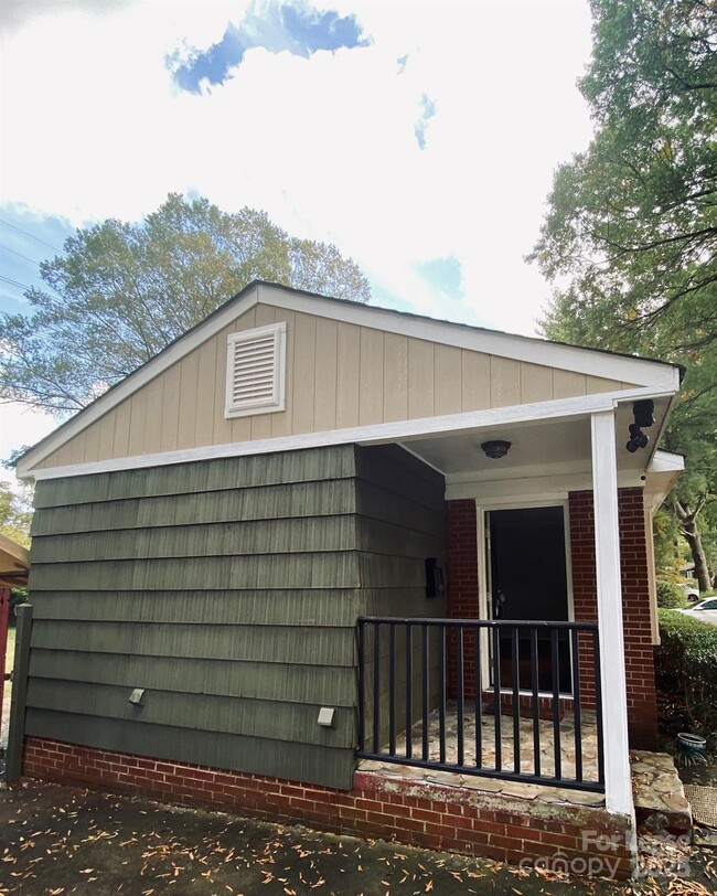 5027 Baylor Dr in Charlotte, NC - Foto de edificio - Building Photo