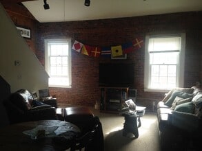 10 State St, Unit 310 in Newburyport, MA - Building Photo - Building Photo