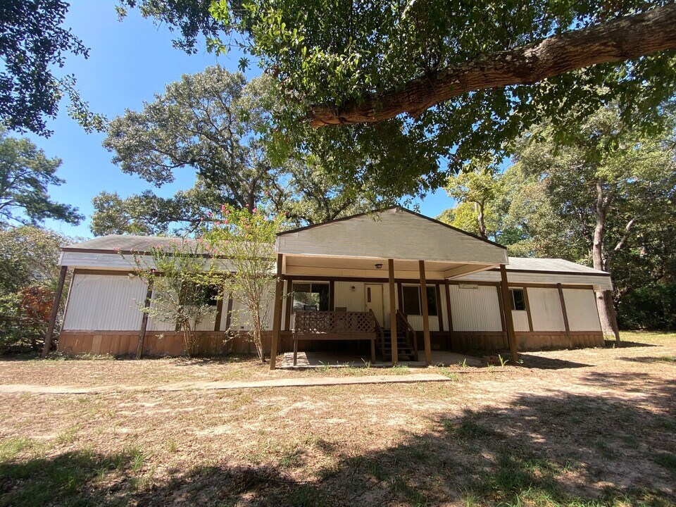 14662 Brooks Rd in Conroe, TX - Building Photo