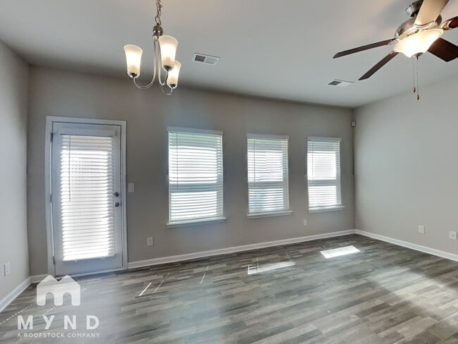 4952 Lower Elm St in Atlanta, GA - Building Photo - Building Photo