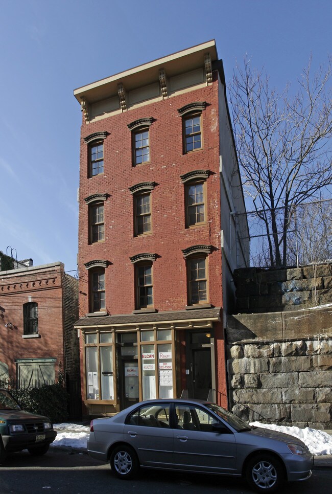 93 Erie St in Jersey City, NJ - Building Photo - Building Photo