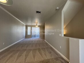 4455 E Paradise Vlg Pkwy S in Phoenix, AZ - Foto de edificio - Building Photo