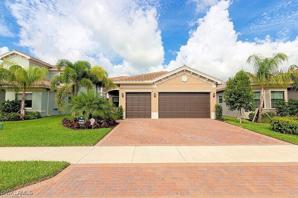 4550 Kensington Cir in Naples, FL - Building Photo