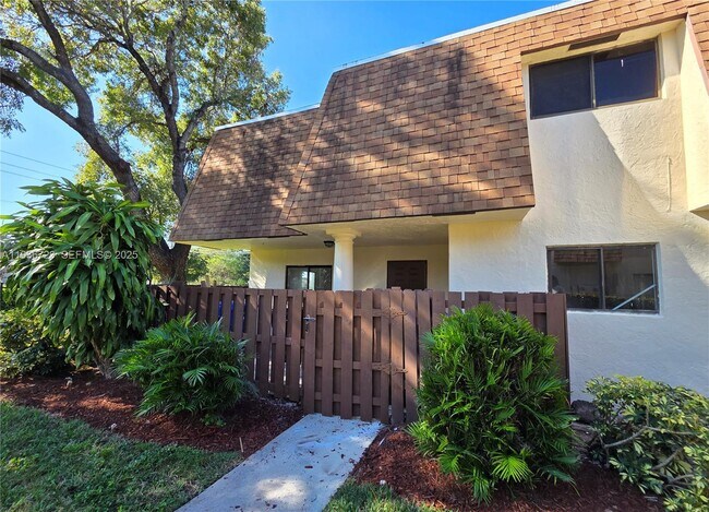 121 San Remo Blvd in North Lauderdale, FL - Building Photo - Building Photo
