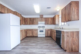 8459 E Leigh Dr in Prescott Valley, AZ - Building Photo - Building Photo