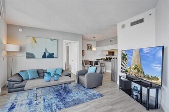 1750 N Bayshore Dr, Unit 3802 in Miami, FL - Building Photo - Building Photo