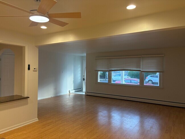 18 S Oakland Ave in Ventnor City, NJ - Building Photo - Building Photo