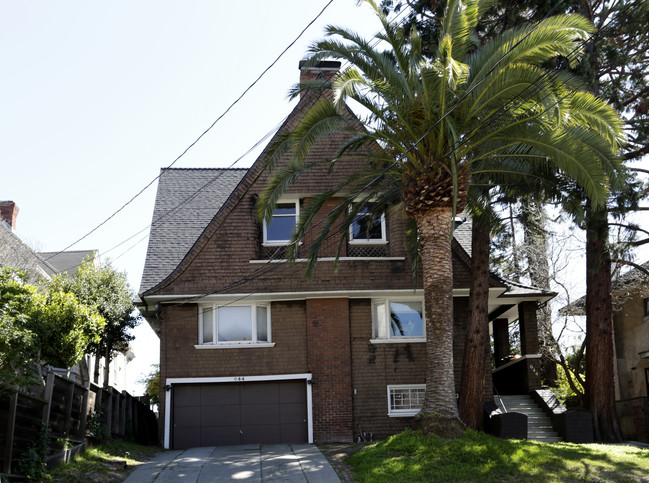 644 Chetwood St in Oakland, CA - Foto de edificio - Building Photo