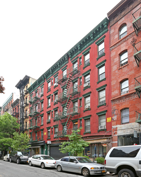 241 Elizabeth St in New York, NY - Building Photo