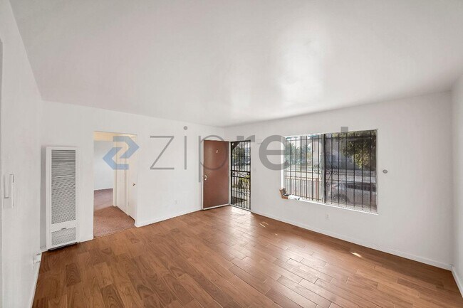 2458 Normandie Ave in Los Angeles, CA - Building Photo - Building Photo