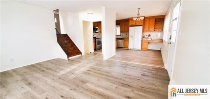 40 Beverly Ave in Franklin Township, NJ - Building Photo - Building Photo